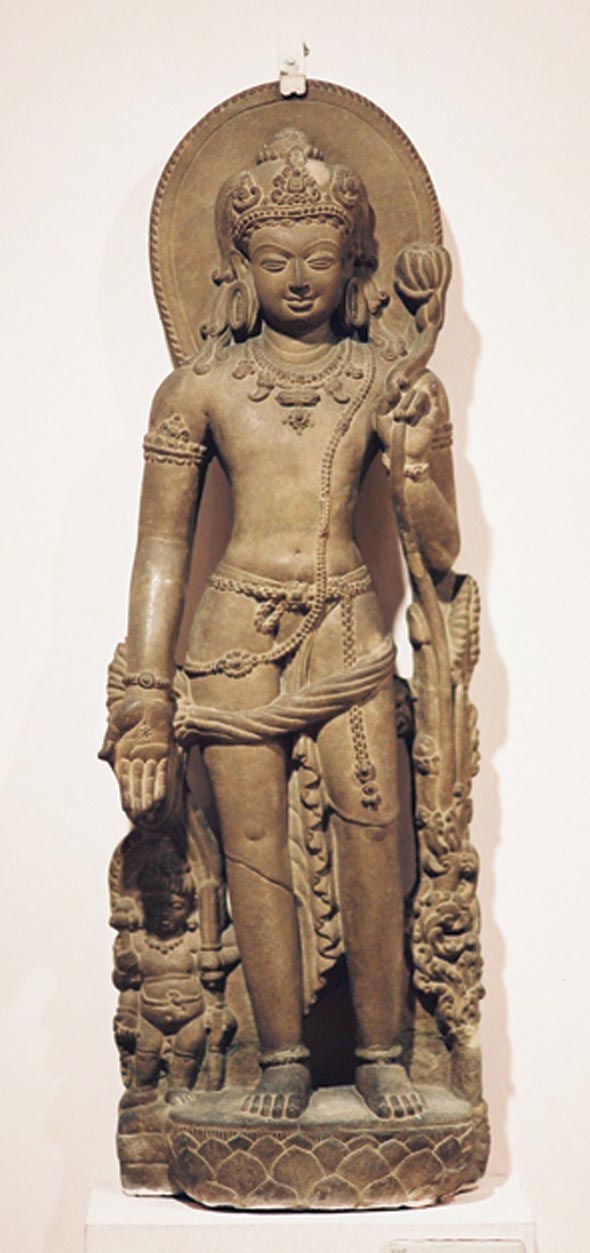 Cette statue du IXe siècle du bodhisattva Khasarpana Lokeśvara fut retrouvée au monastère de Nālandā au Bihar. L’art bouddhiste n’est qu’une façon parmi d’autres dont les enseignements imprégnèrent rapidement la vie du sous-continent.  Photo de Hideyuki Kamon.